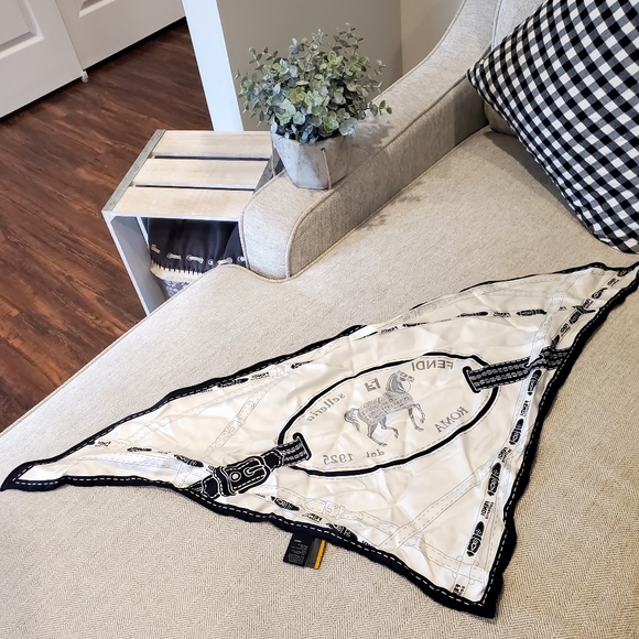 Authentic silk Fendi scarf - Picture 14 of 16